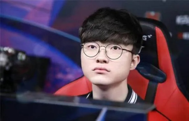 (faker直播时间2020)Faker直播粉丝热议Zeus未来前途：能否成为下一个电竞巨星？